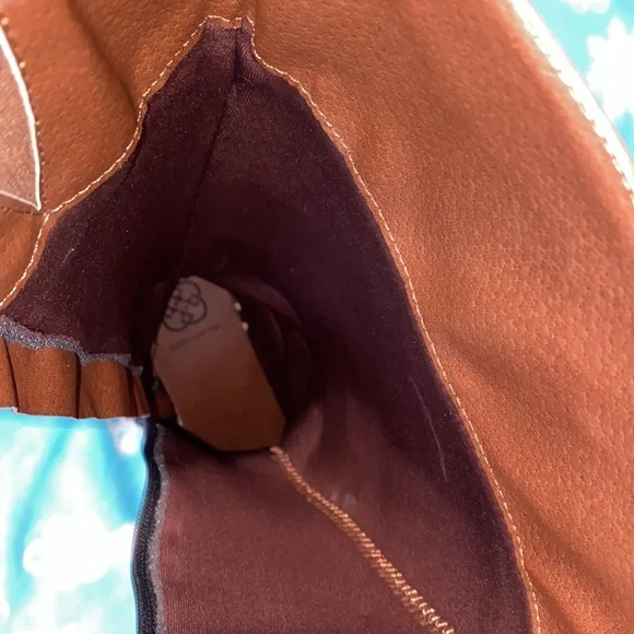 Black/brown with a gold symbol on top - Picture 5 of 6